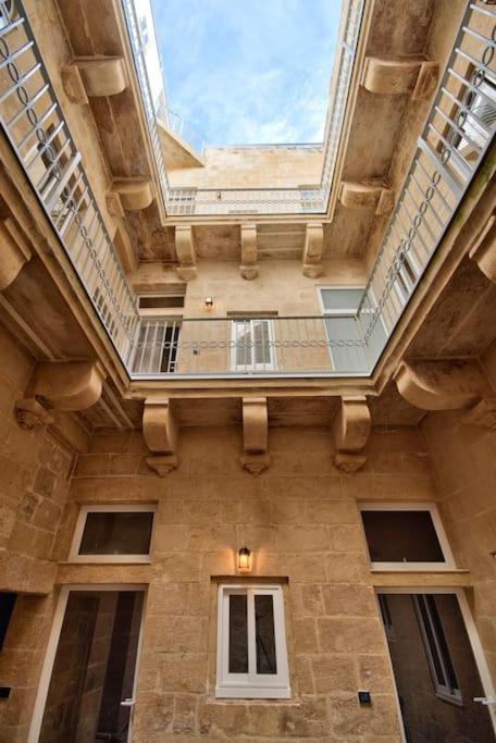 Vallettastay Old Lodge Apartment 7 エクステリア 写真